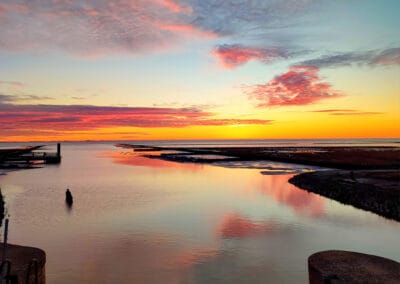 Abendrot am Meer – Maritimes Wandbild vom Sonnenuntergang an der Küste