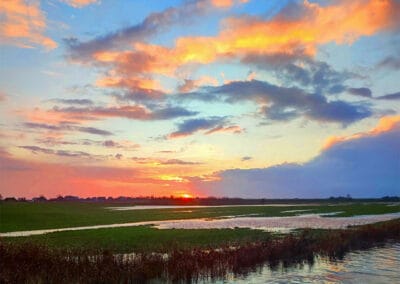 Weites Land – Leinwandbild vom Sonnenuntergang im Marschland