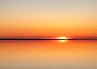 Stille Balance – Zen-Wandbild mit minimalistischem Sonnenuntergang